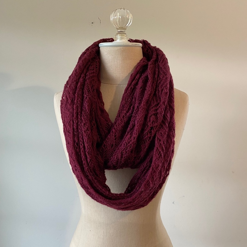 Beautiful, maroon infinity scarf | warm
